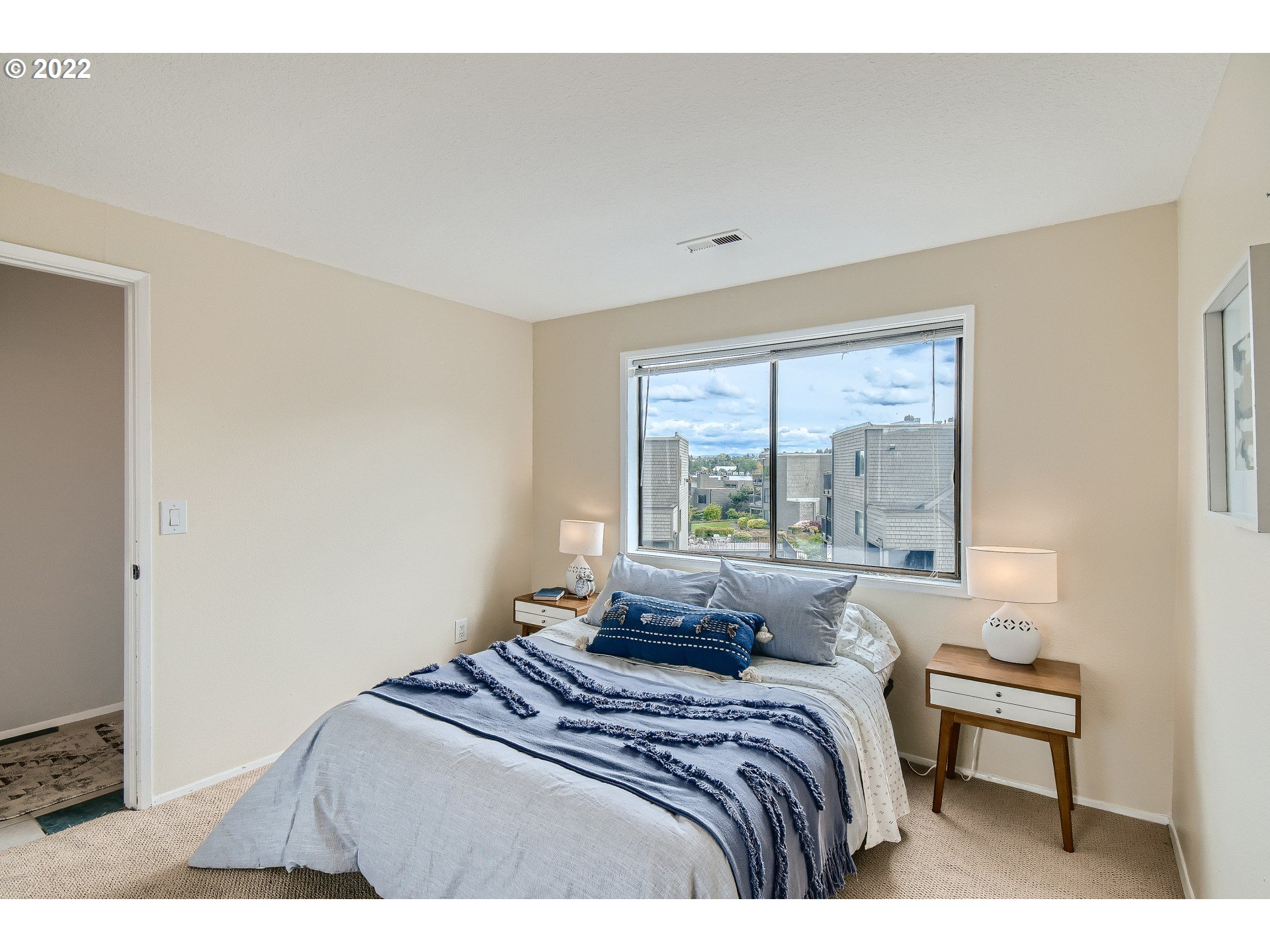 5606 South Riverside Lane, Unit 6 Portland, OR 97239 - Photo 10 of 14 Gallery Image 10