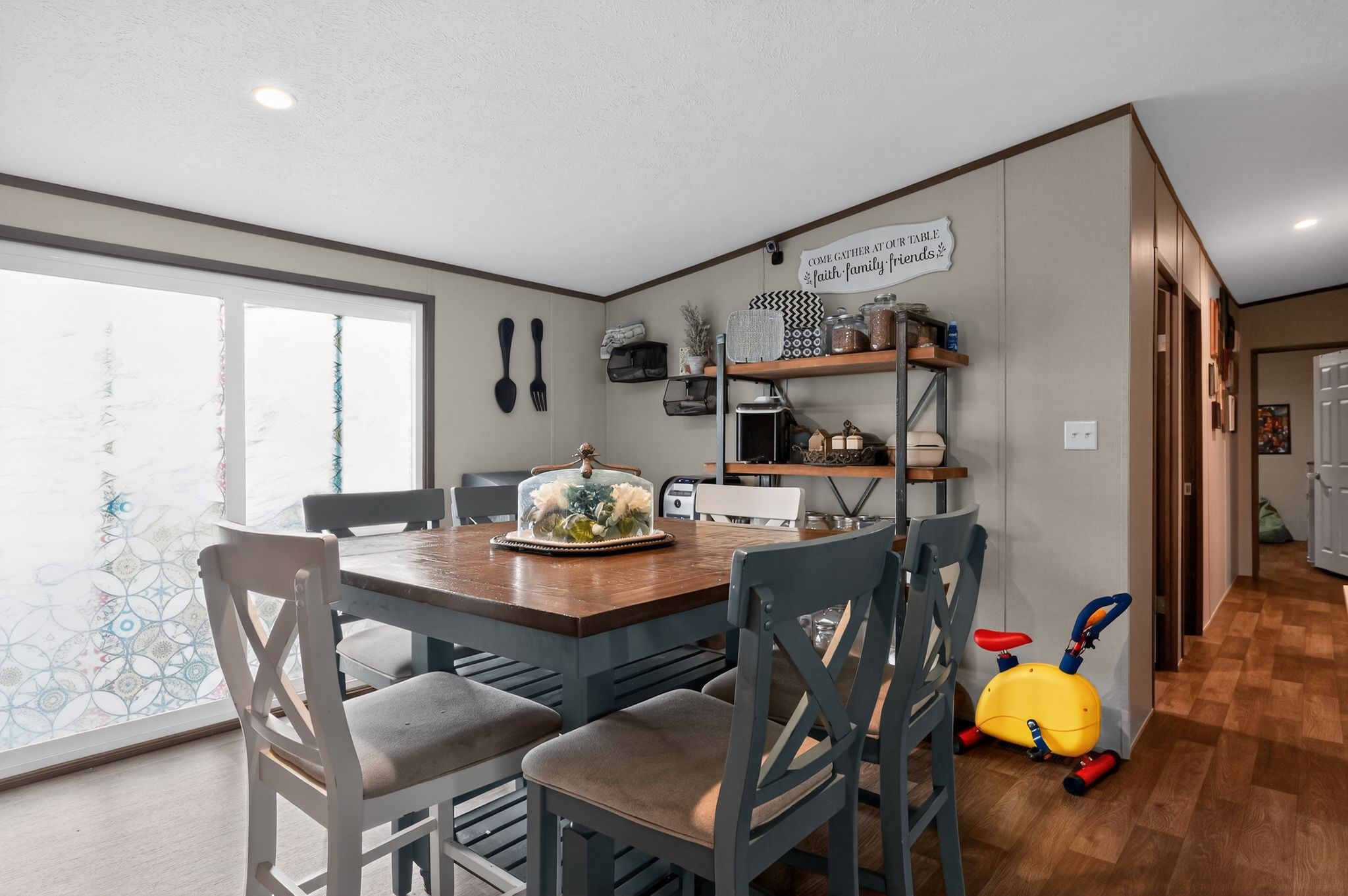 153 Cedar Grove Loop Copperas Cove, TX 76522 - Photo 3 of 11 Light and bright breakfast area