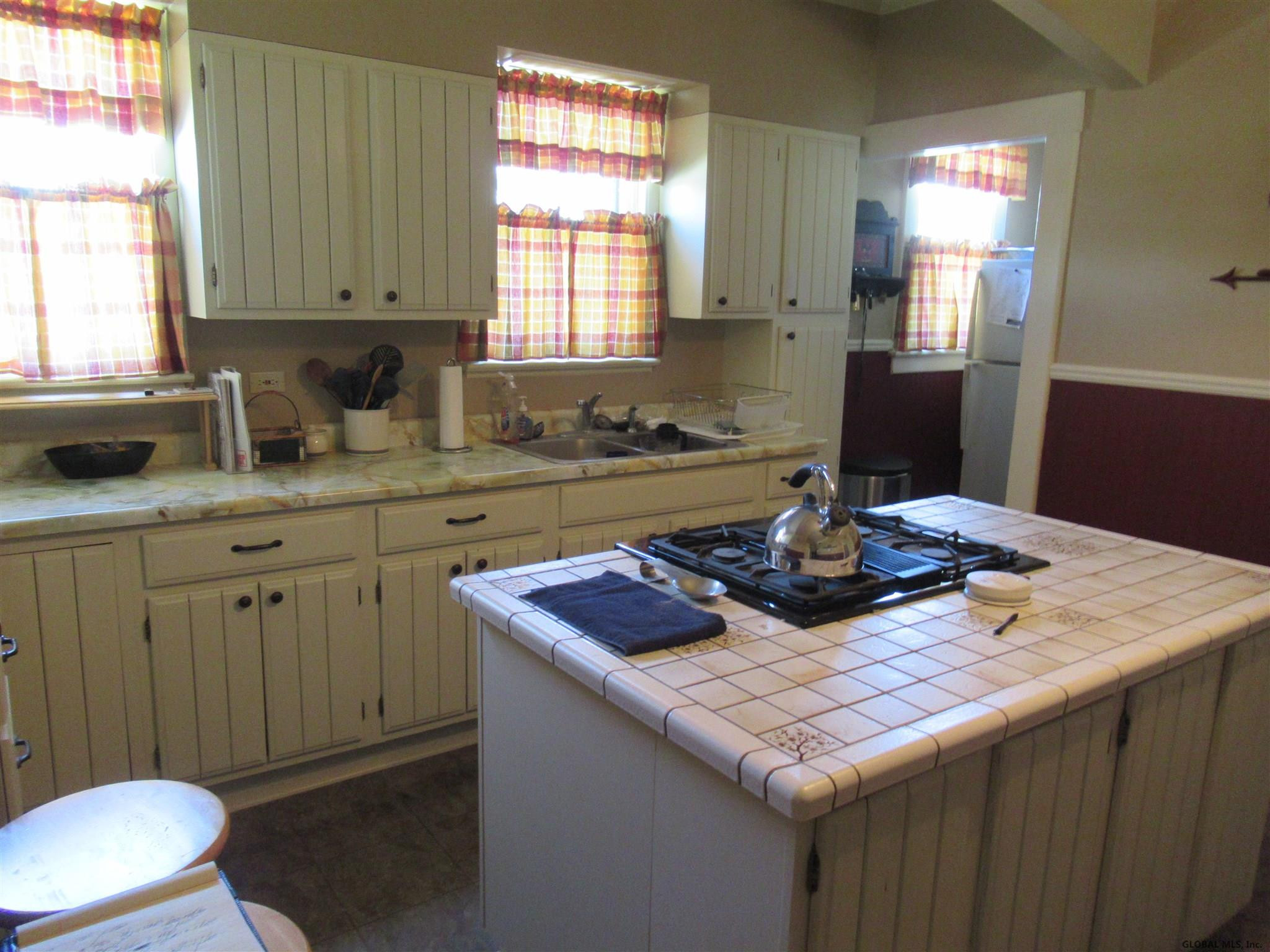 1467-1469 Rugby Road Schenectady, NY 12308 - Photo 5 of 50 Photo 5