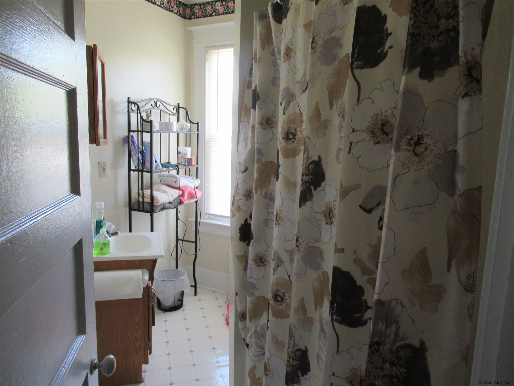 1467-1469 Rugby Road Schenectady, NY 12308 - Photo 9 of 50 Photo 9
