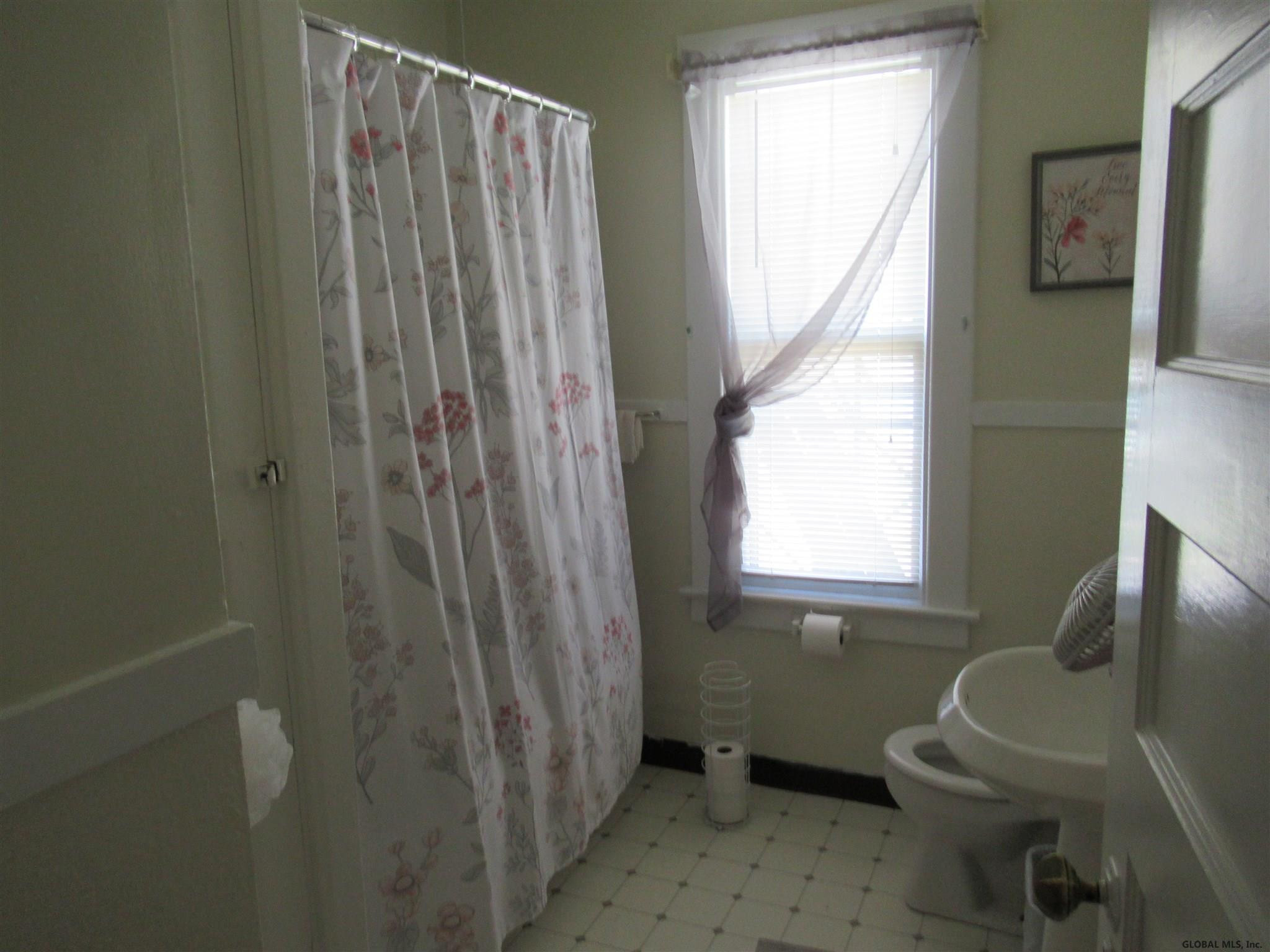 1467-1469 Rugby Road Schenectady, NY 12308 - Photo 10 of 50 Photo 10