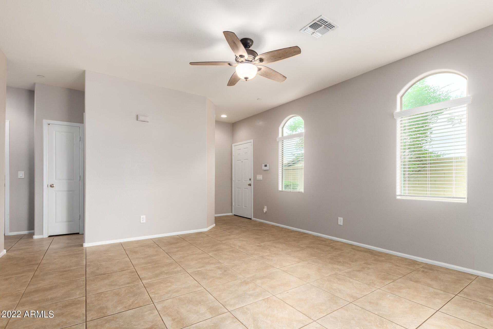 2725 East Mine Creek Road, Unit 1125 Phoenix, AZ 85024 - Photo 3 of 27 0005-05 Mine Creek