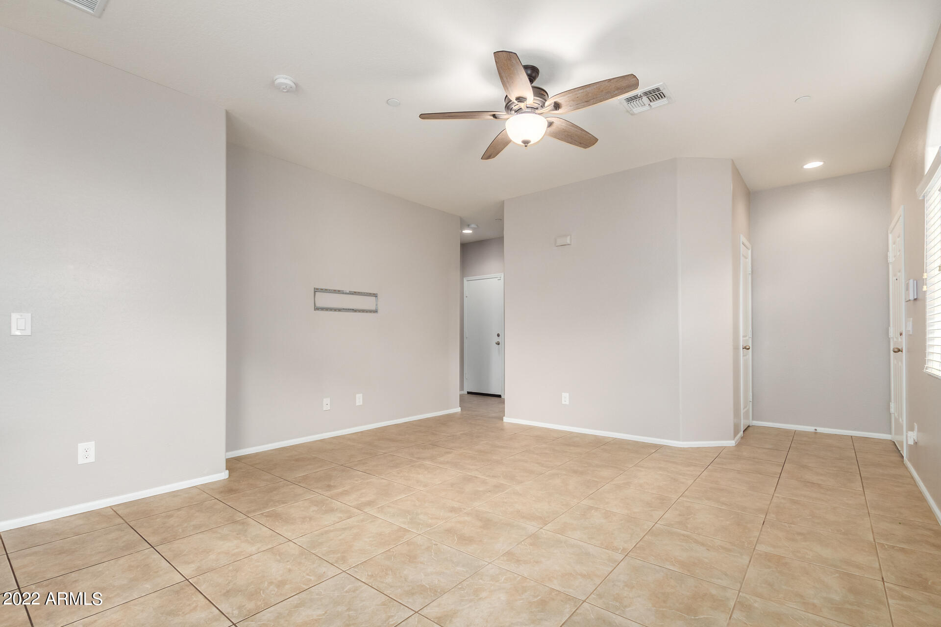 2725 East Mine Creek Road, Unit 1125 Phoenix, AZ 85024 - Photo 4 of 27 0004-04 Mine Creek