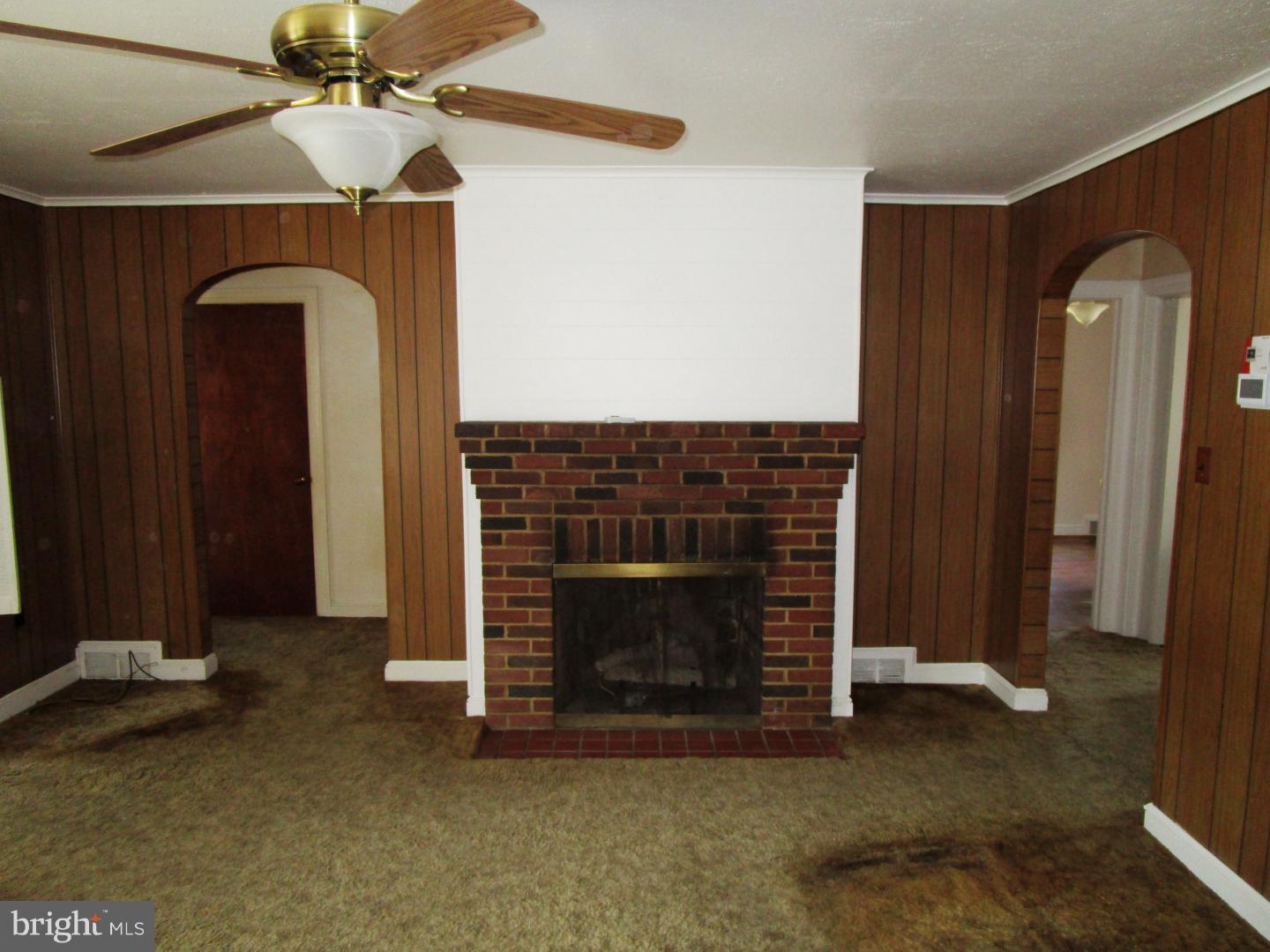 146 North Halsey Road Dover, DE 19901 - Photo 2 of 14 Living Room