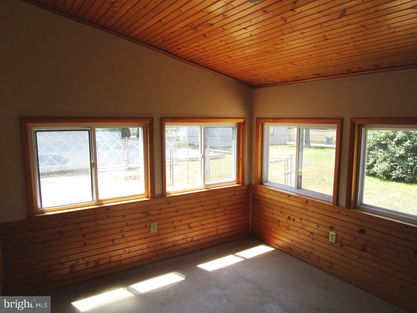 146 North Halsey Road Dover, DE 19901 - Photo 8 of 14 Sun Room