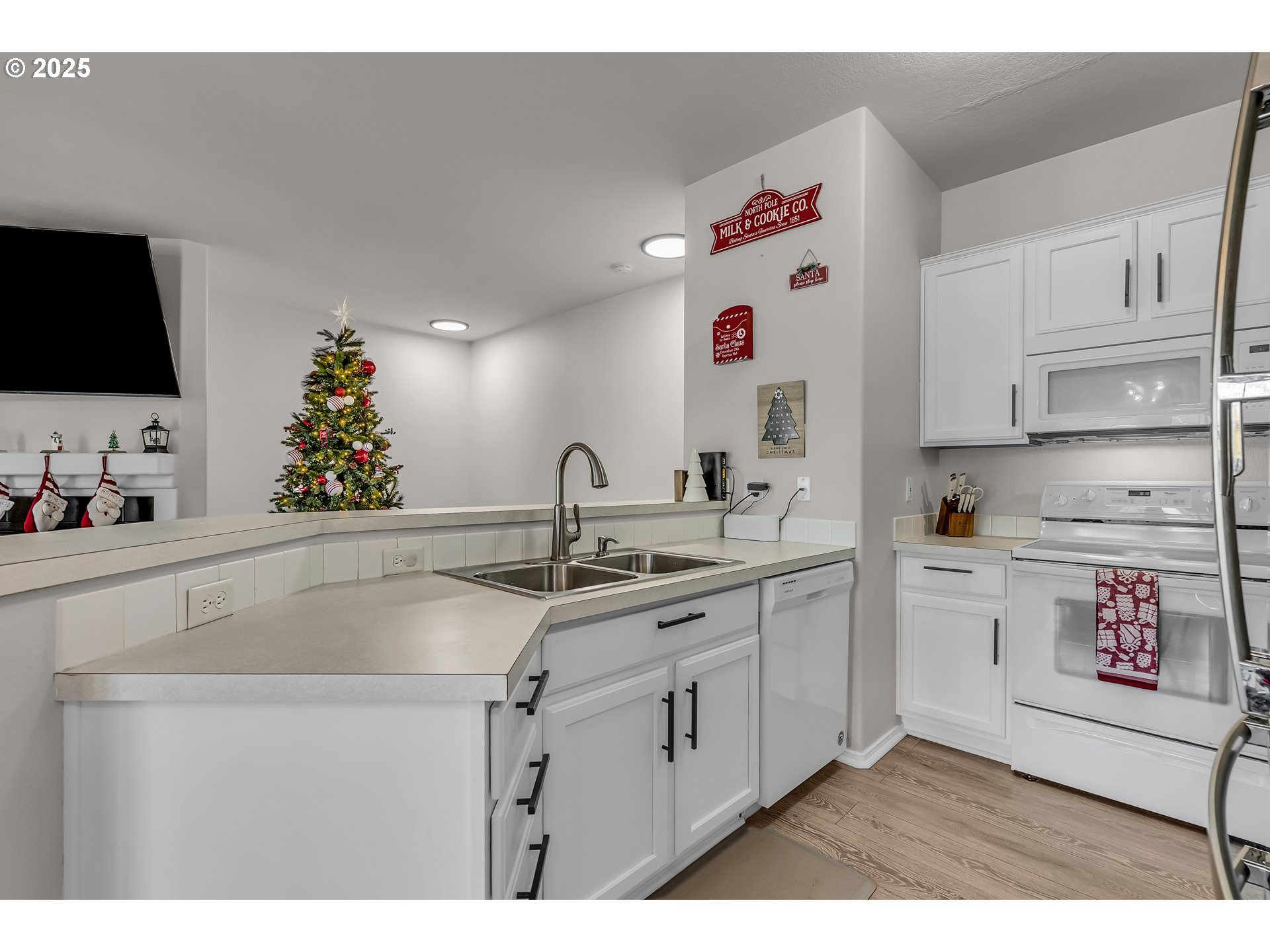 7216 Southwest Manor Way, Unit F Beaverton, OR 97078 - Photo 13 of 31