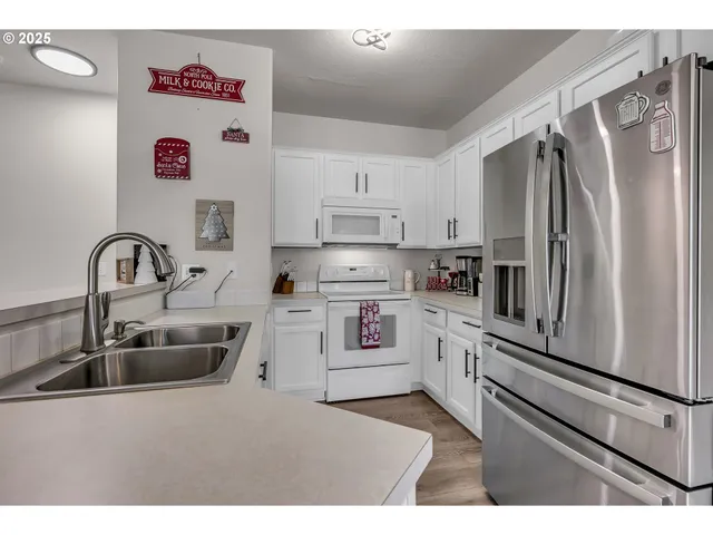 $340,000 | 7216 Southwest Manor Way, Unit F, Beaverton, OR 97078