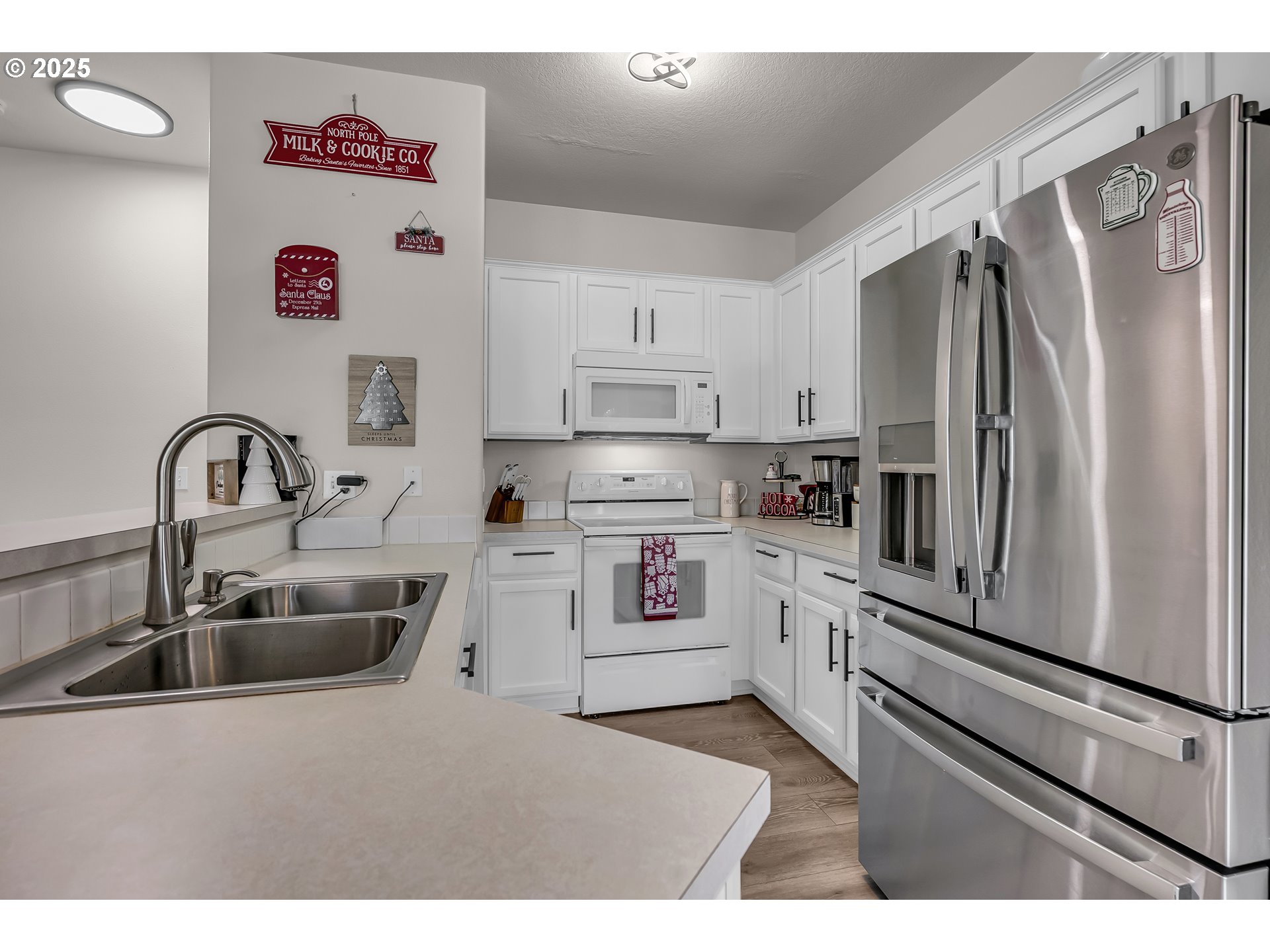 7216 Southwest Manor Way, Unit F Beaverton, OR 97078 - Photo 14 of 31