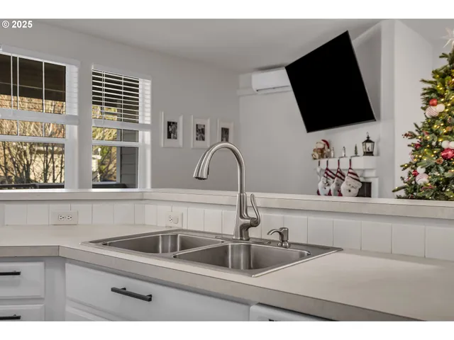 $340,000 | 7216 Southwest Manor Way, Unit F, Beaverton, OR 97078