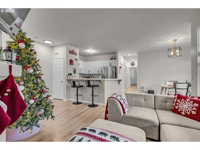 $340,000 | 7216 Southwest Manor Way, Unit F, Beaverton, OR 97078