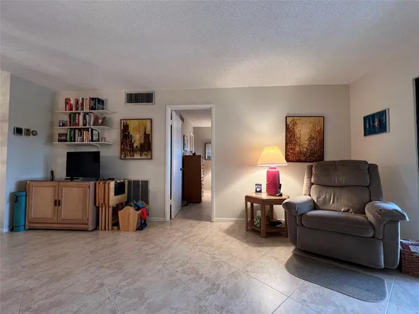 $214,900 | 2601 Northeast 14th Street Causeway, Unit 535, Pompano Beach, FL 33062