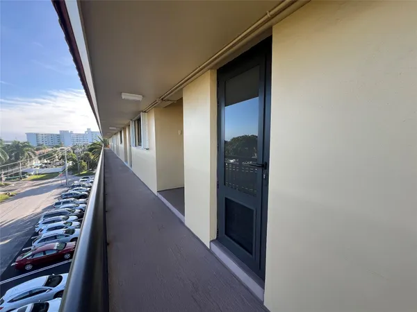 $214,900 | 2601 Northeast 14th Street Causeway, Unit 535, Pompano Beach, FL 33062