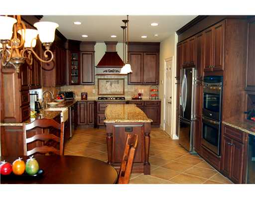 40 Pine Ridge Drive Cranston, RI 02921 - Photo 8 of 20 Kitchen.