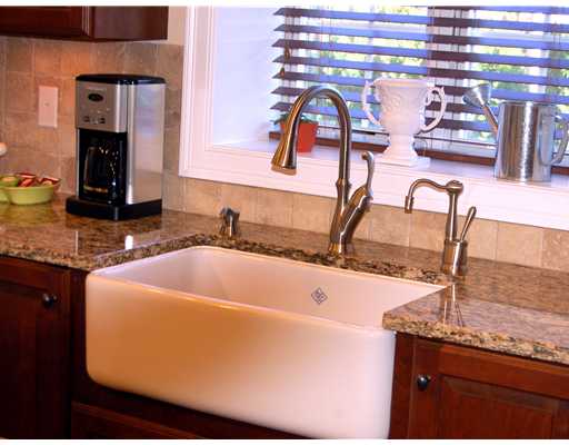 40 Pine Ridge Drive Cranston, RI 02921 - Photo 10 of 20 Kitchen.