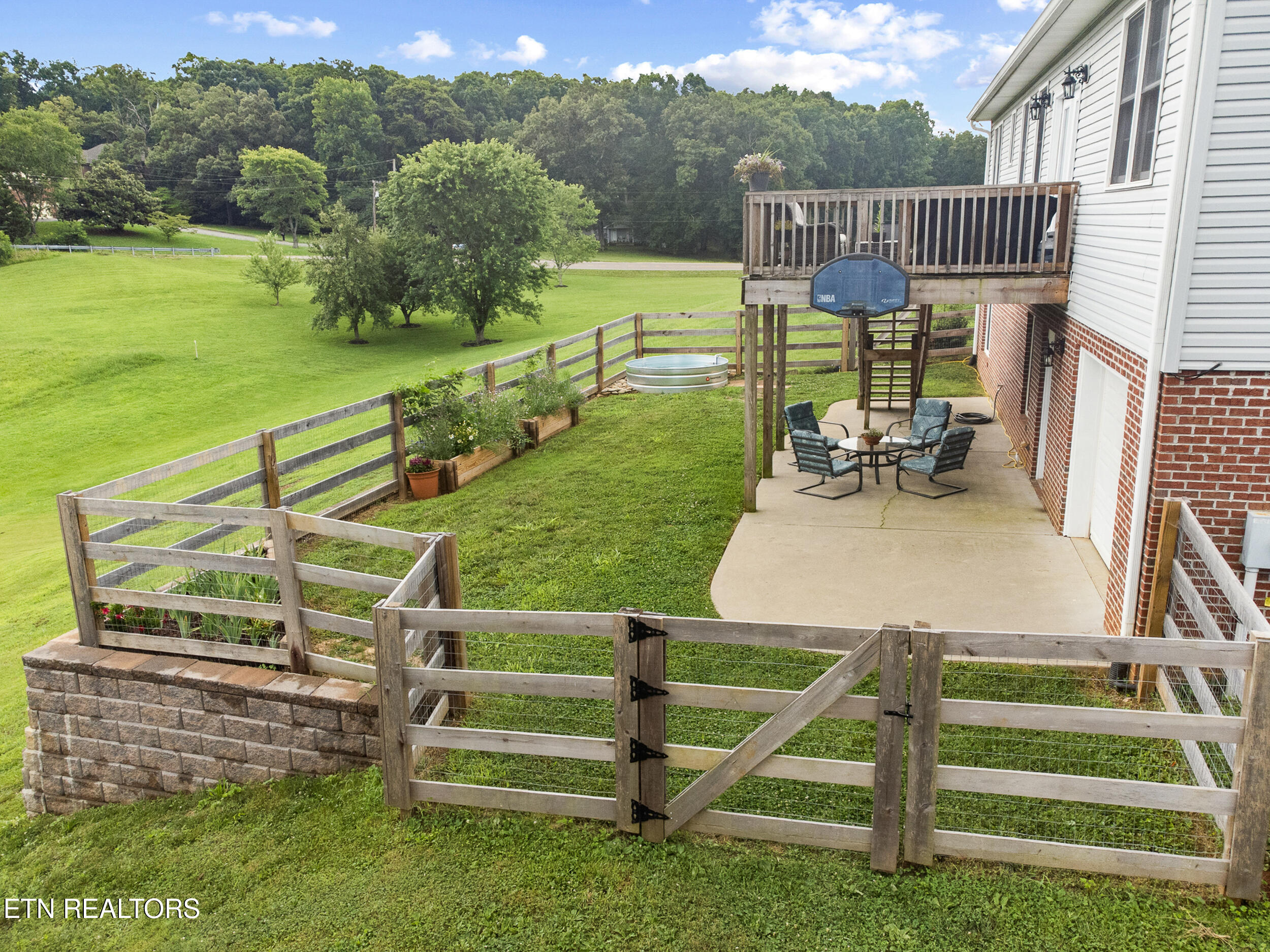 3861 Valentine Road Maryville, TN 37804 - Photo 29 of 34 Exterior back left