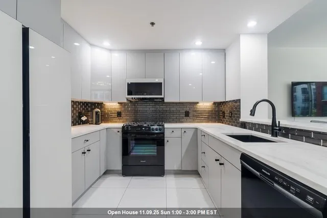 $949,999 | 1100 Maxwell Lane, Unit 238, Hoboken, NJ 07030