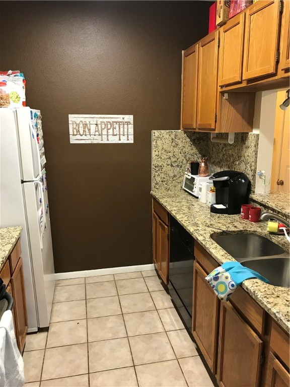 2300 Leon Street, Unit 202 Austin, TX 78705 - Photo 4 of 19 a kitchen with a sink stove and refrigerator