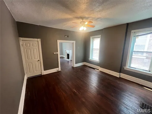 $625 | 3137 Chippewa Street, Unit 1F, St. Louis, MO 63118