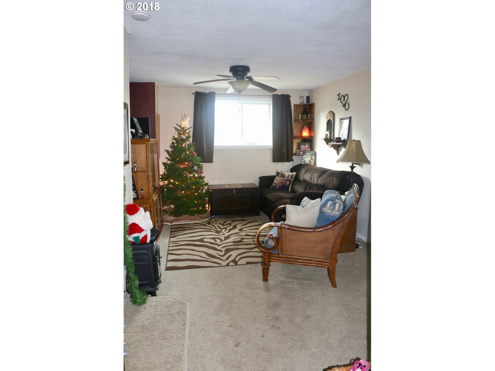 885 25th Place Springfield, OR 97477 - Photo 14 of 15 a living room with furniture and a potted plant