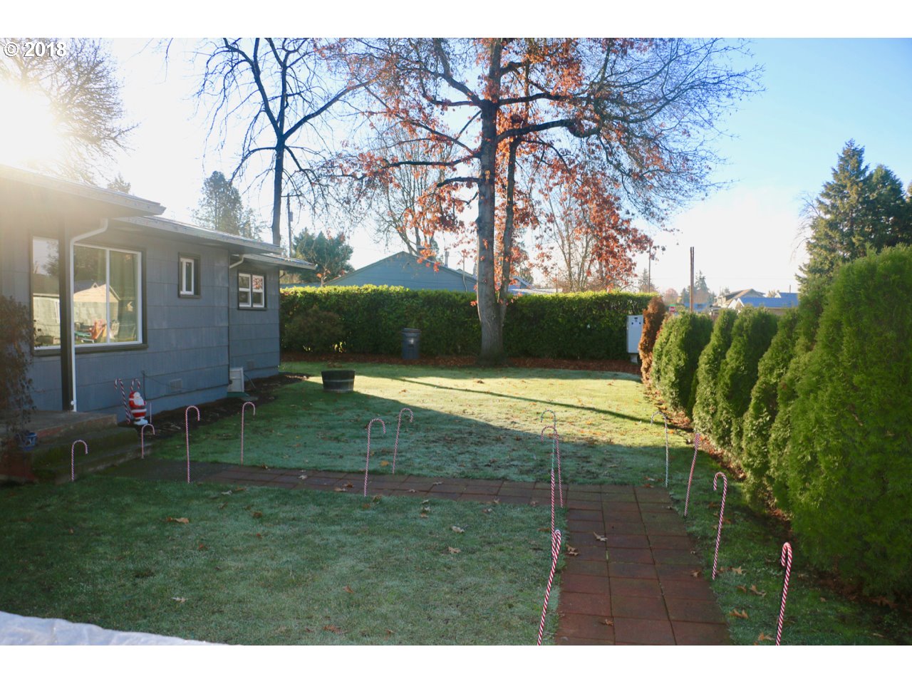 885 25th Place Springfield, OR 97477 - Photo 3 of 15 a view of a backyard