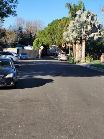 a view of backyard with garden