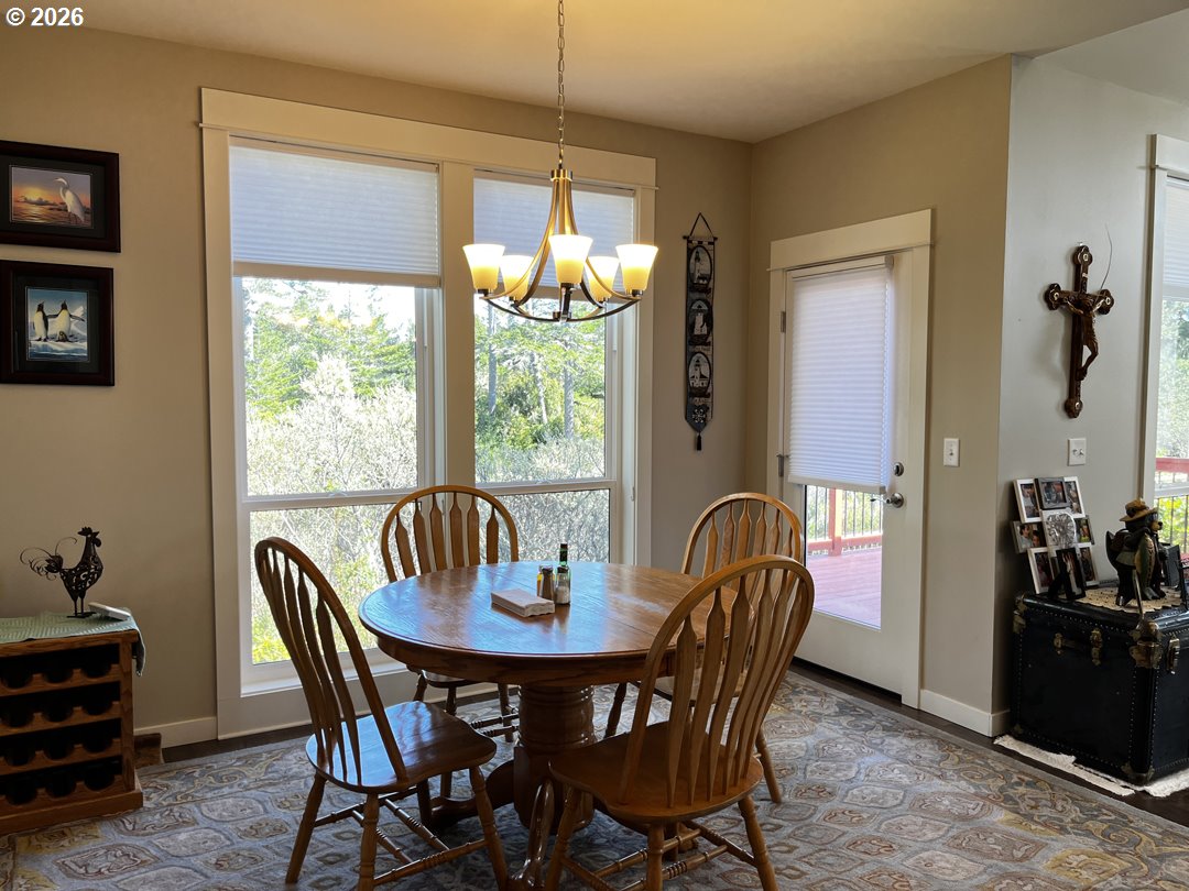 88097 Lake Point Drive Florence, OR 97439 - Photo 21 of 48 Dining Area