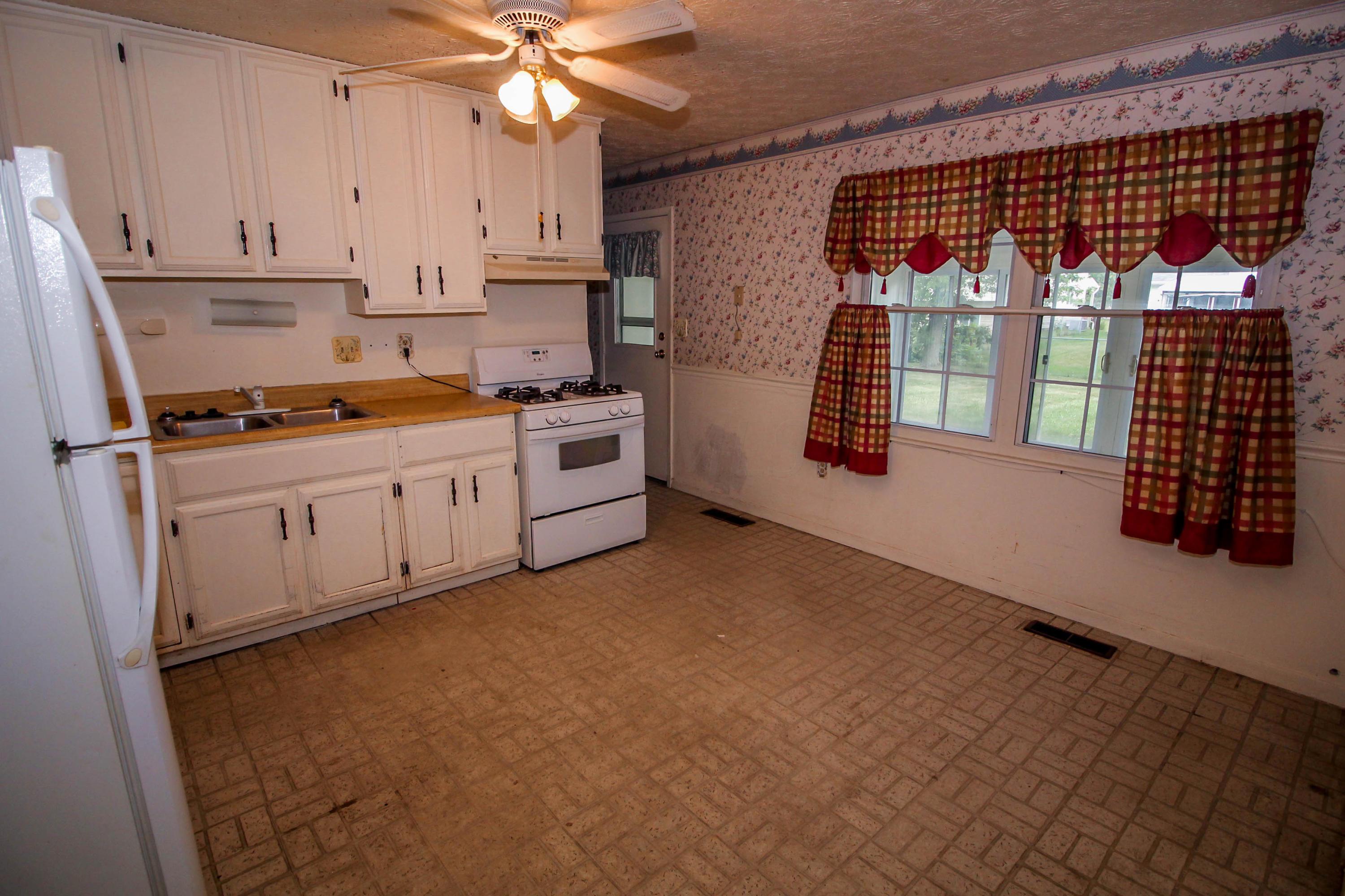 214 Lonepine Road Delaware, OH 43015 - Photo 4 of 14 Gallery Image 4