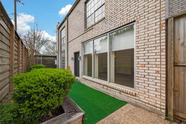 $2,950 | 7937 Woodway Drive, Houston, TX 77063