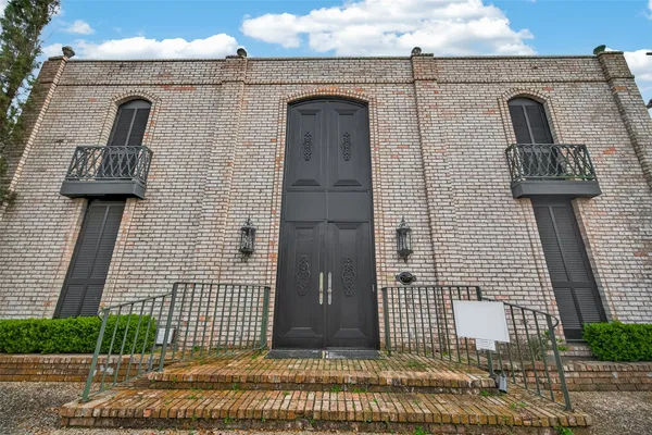 $2,950 | 7937 Woodway Drive, Houston, TX 77063