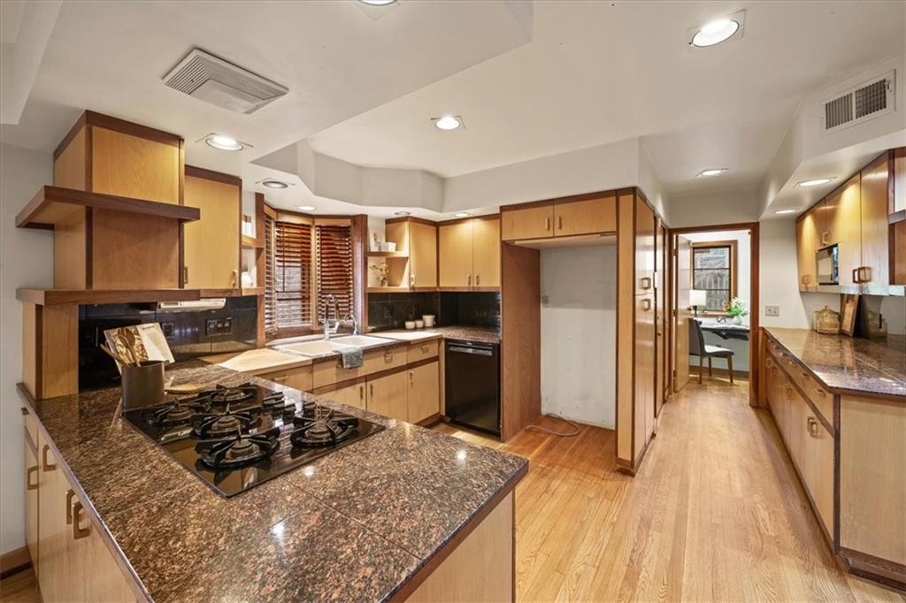 6600 Overhill Road Mission Hills, KS 66208 - Photo 14 of 37