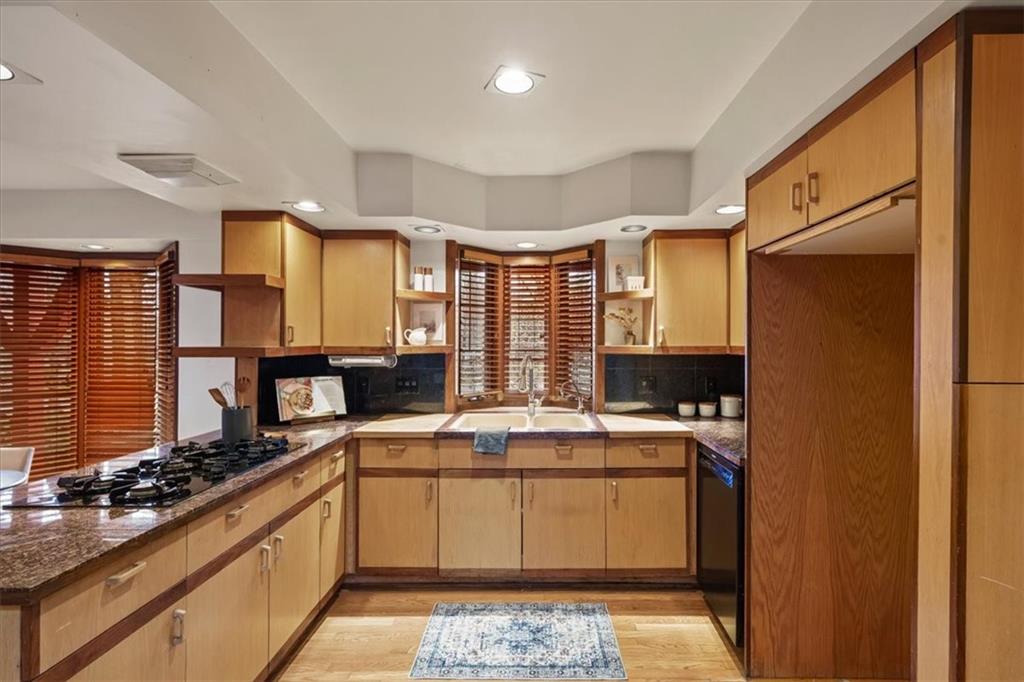 6600 Overhill Road Mission Hills, KS 66208 - Photo 15 of 37