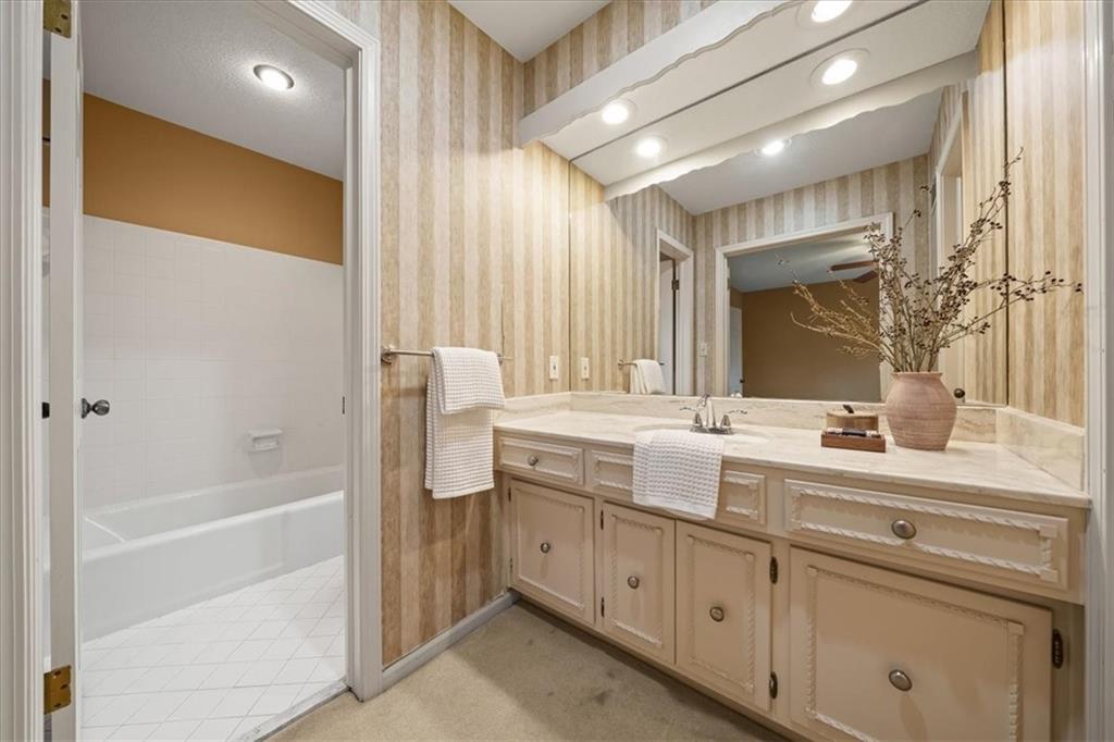 6600 Overhill Road Mission Hills, KS 66208 - Photo 28 of 37