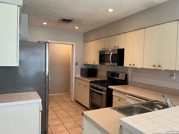 $1,700 | 4042 City View Drive, San Antonio, TX 78228