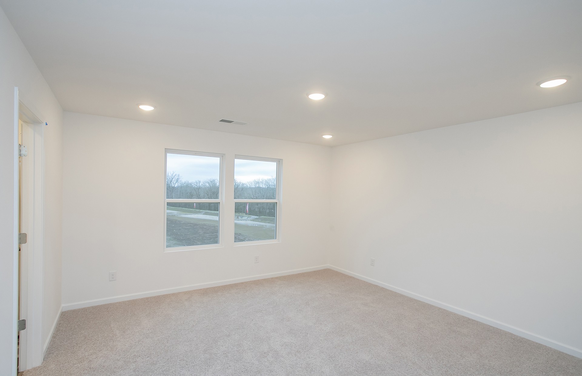 3591 Fellowship Road Columbia, TN 38401 - Photo 11 of 38 an empty room with a window