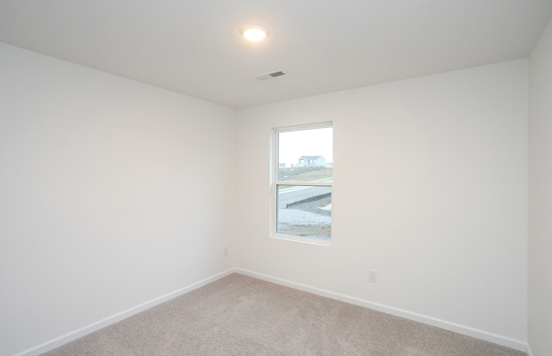 3591 Fellowship Road Columbia, TN 38401 - Photo 15 of 38 an empty room with windows