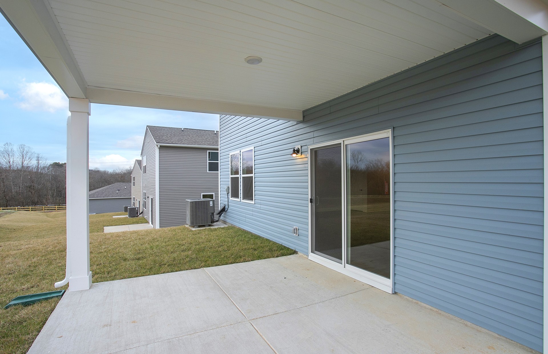3591 Fellowship Road Columbia, TN 38401 - Photo 21 of 38 a view of a big room with a balcony