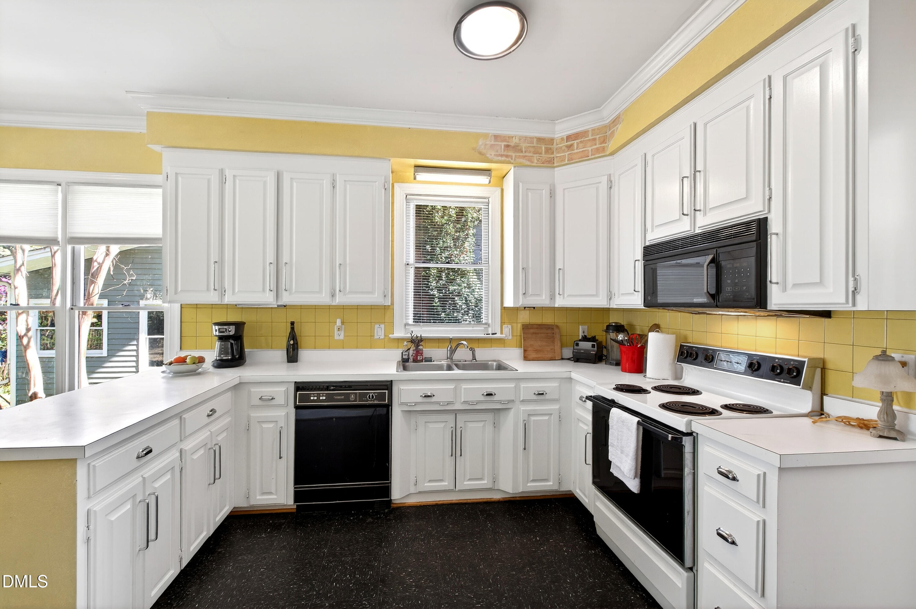 601 Latham Way Raleigh, NC 27604 - Photo 8 of 37 08