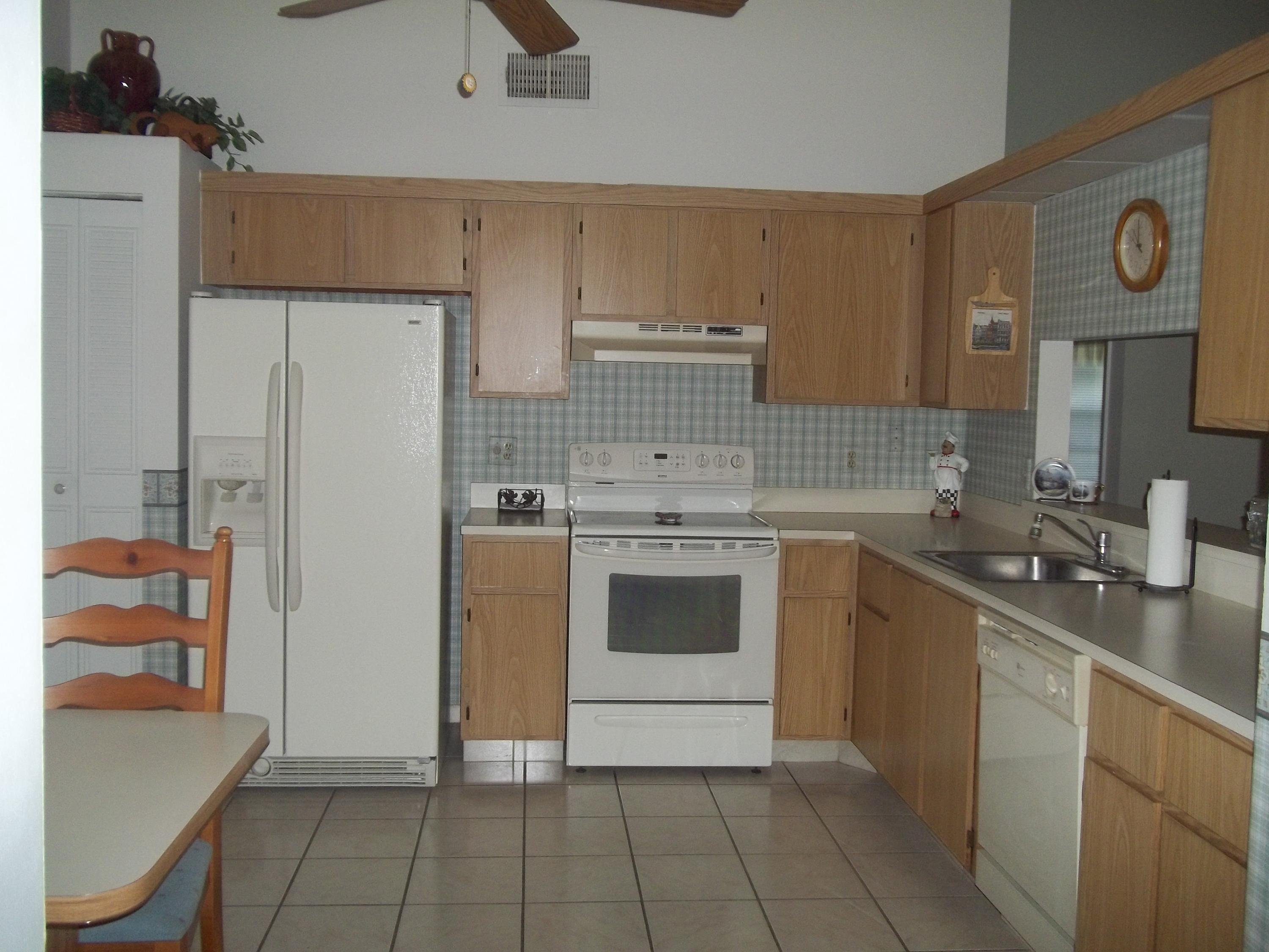 191 Raintree Trail Jupiter, FL 33458 - Photo 8 of 24 Large Kitchen