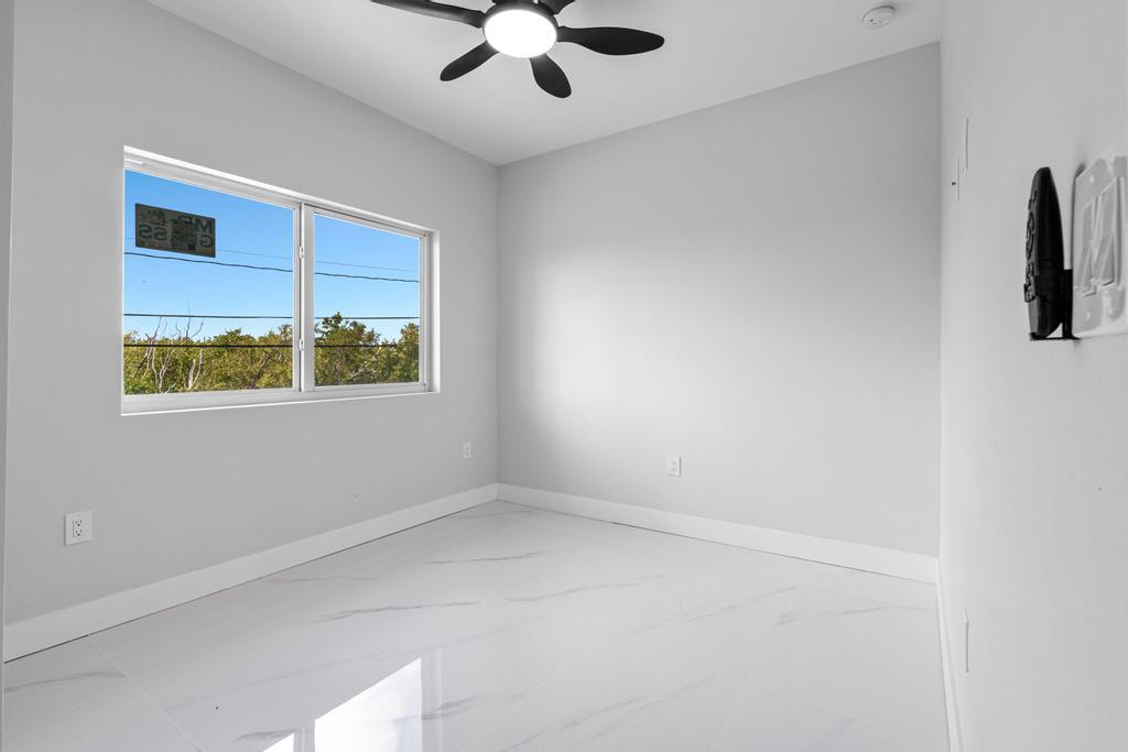 31441 Ave F Big Pine Key, FL 33043 - Photo 8 of 28 15