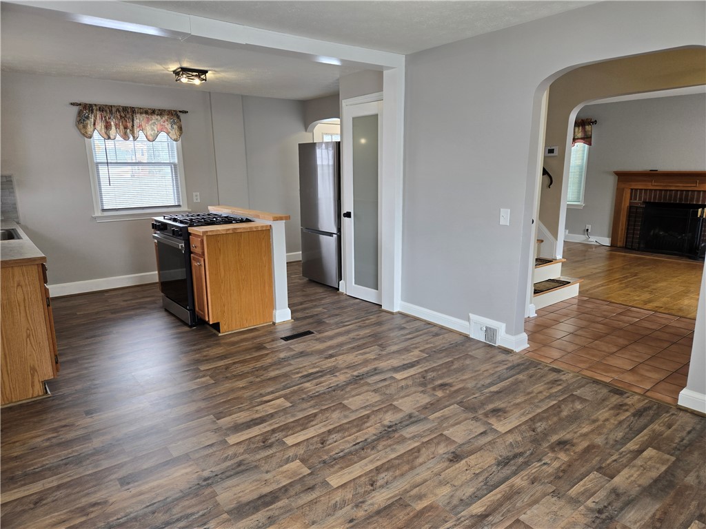 146 Burwell Road Irondequoit, NY 14617 - Photo 14 of 47