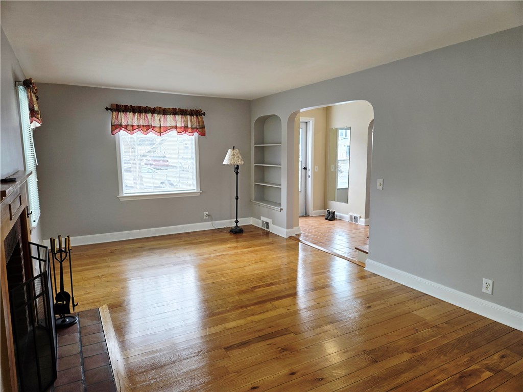 146 Burwell Road Irondequoit, NY 14617 - Photo 4 of 47