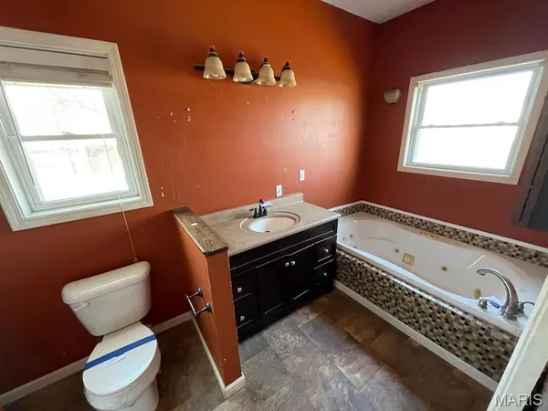 $105,000 | 560 Prospect Street, Wood River, IL 62095