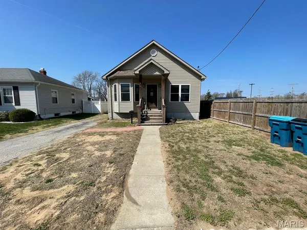 $105,000 | 560 Prospect Street, Wood River, IL 62095