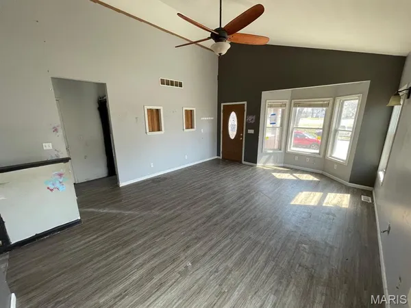 $105,000 | 560 Prospect Street, Wood River, IL 62095