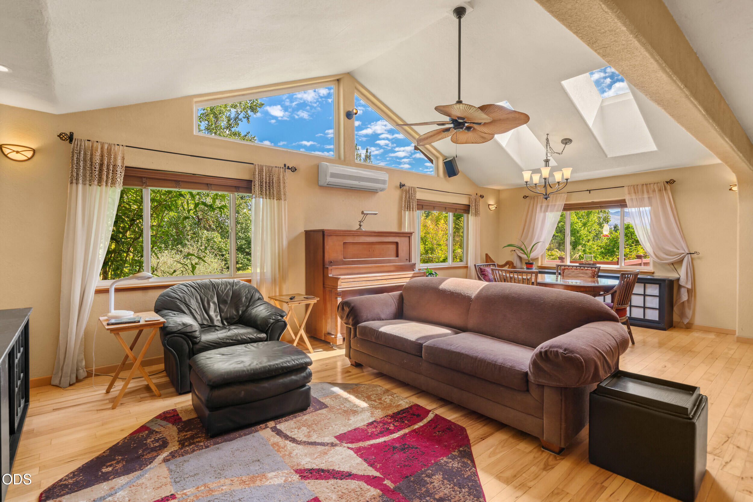255 Carmen Road Talent, OR 97540 - Photo 11 of 56