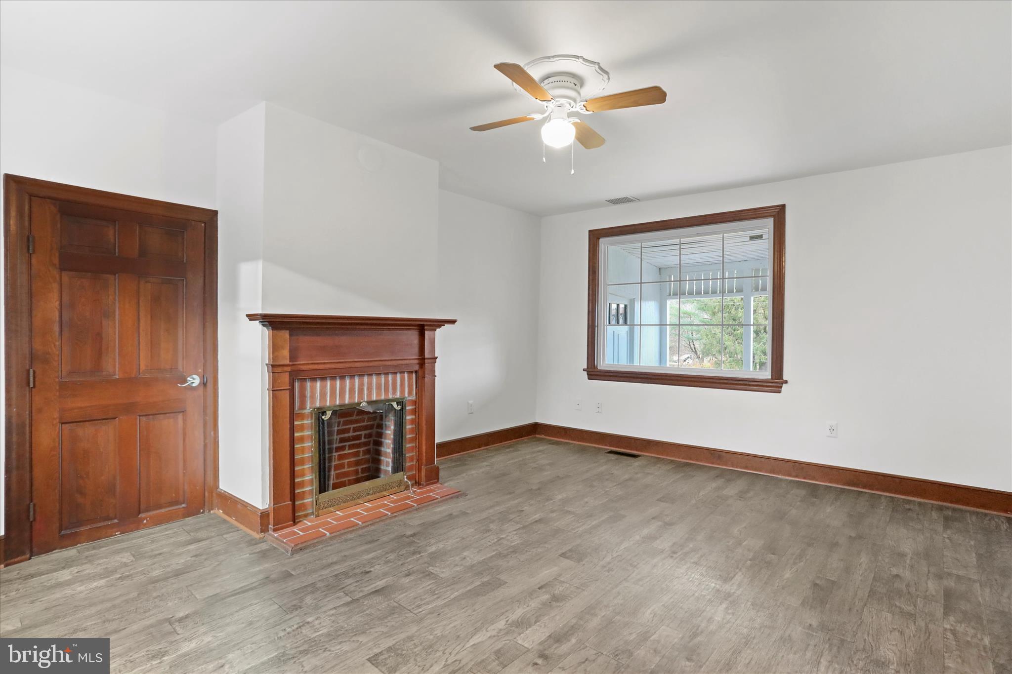 12487 Wolfsville Road Myersville, MD 21773 - Photo 4 of 49