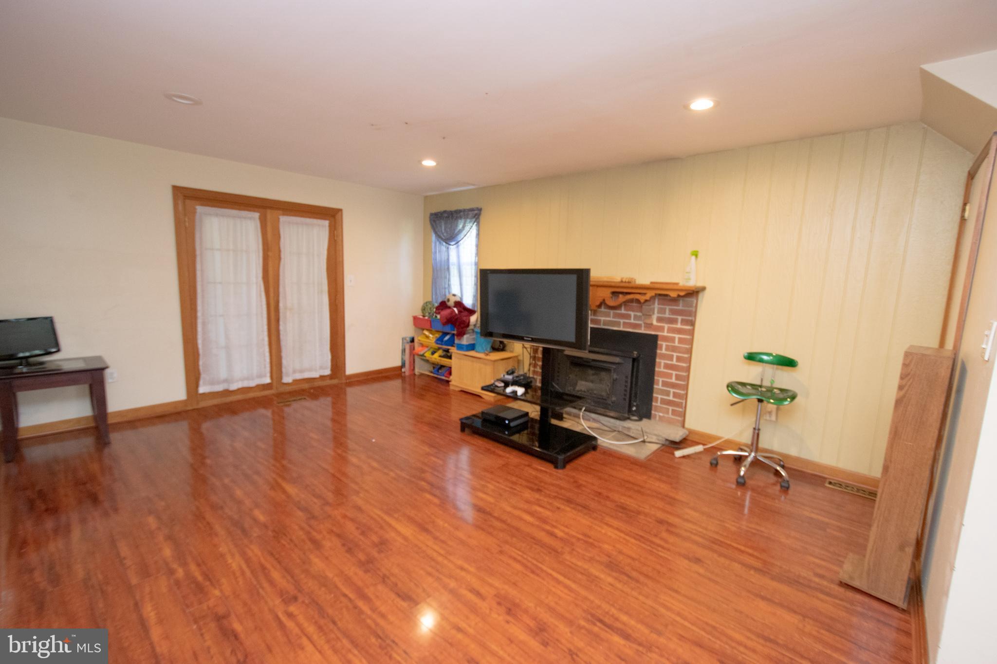 2402 Larkin Road Boothwyn, PA 19061 - Photo 2 of 36 Gallery Image 2