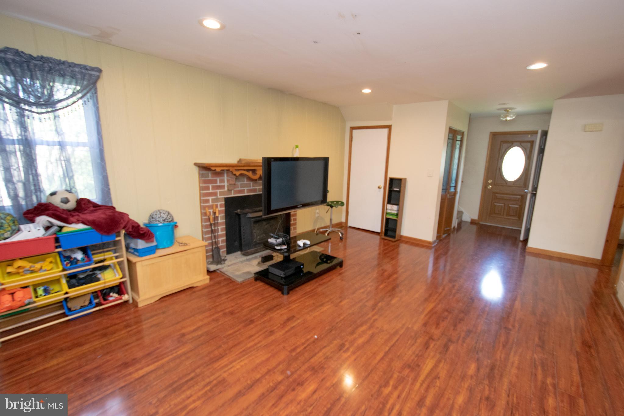 2402 Larkin Road Boothwyn, PA 19061 - Photo 3 of 36 Gallery Image 3