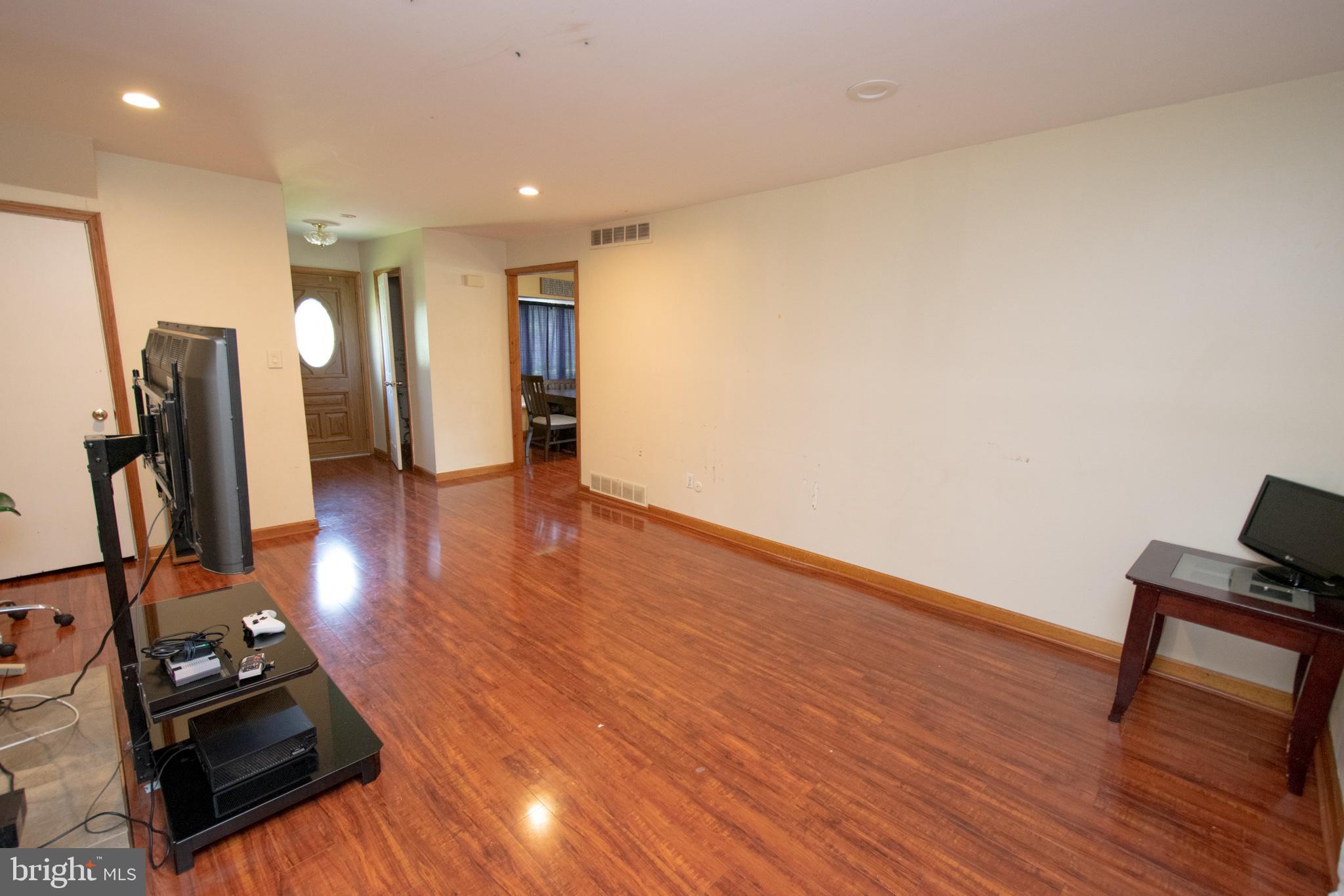 2402 Larkin Road Boothwyn, PA 19061 - Photo 4 of 36 Gallery Image 4
