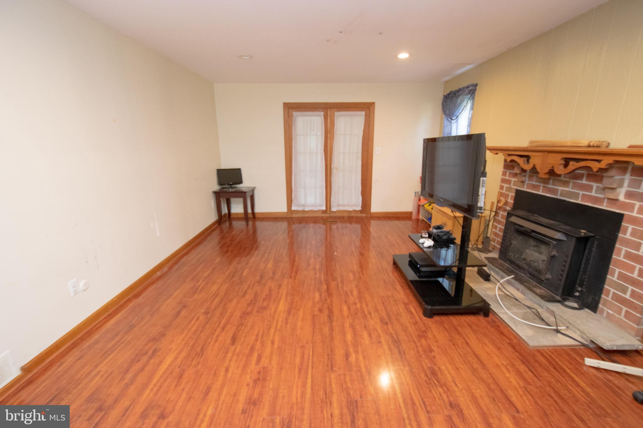 2402 Larkin Road Boothwyn, PA 19061 - Photo 5 of 36 Gallery Image 5